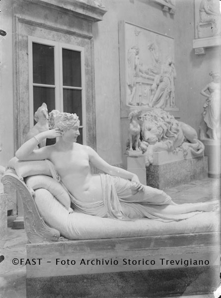 Paolina Borghese Bonaparte come Venere vincitrice di A. Canova*